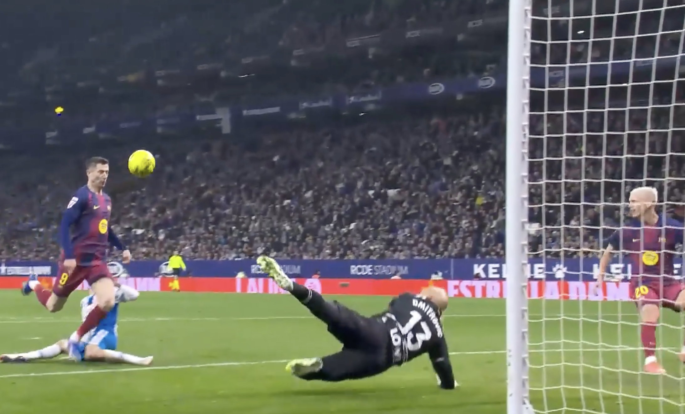 WHAT A FINISH! Lewandowski seals the derby for Barca