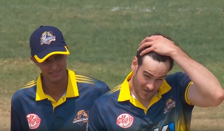 Surrey vs Mississauga: Benjamin Lister's 3 for 12
