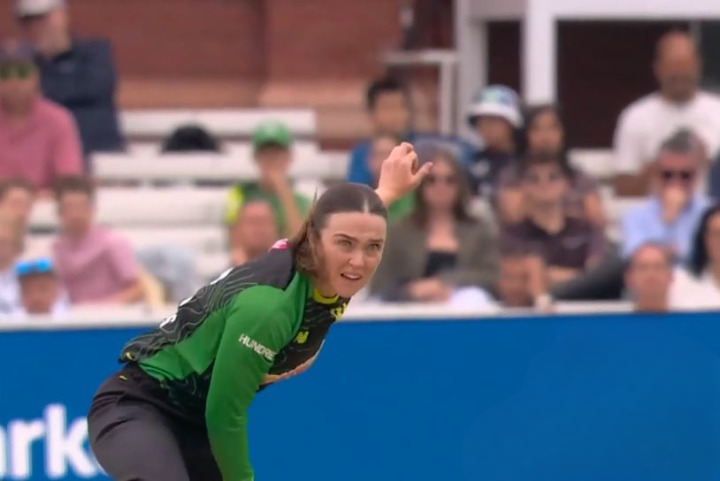 Mady Villiers's 3 for 38 | Match 26