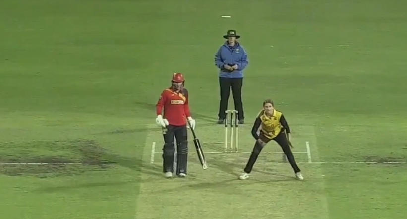 Shay Manolini's 3 for 25 | Match 17