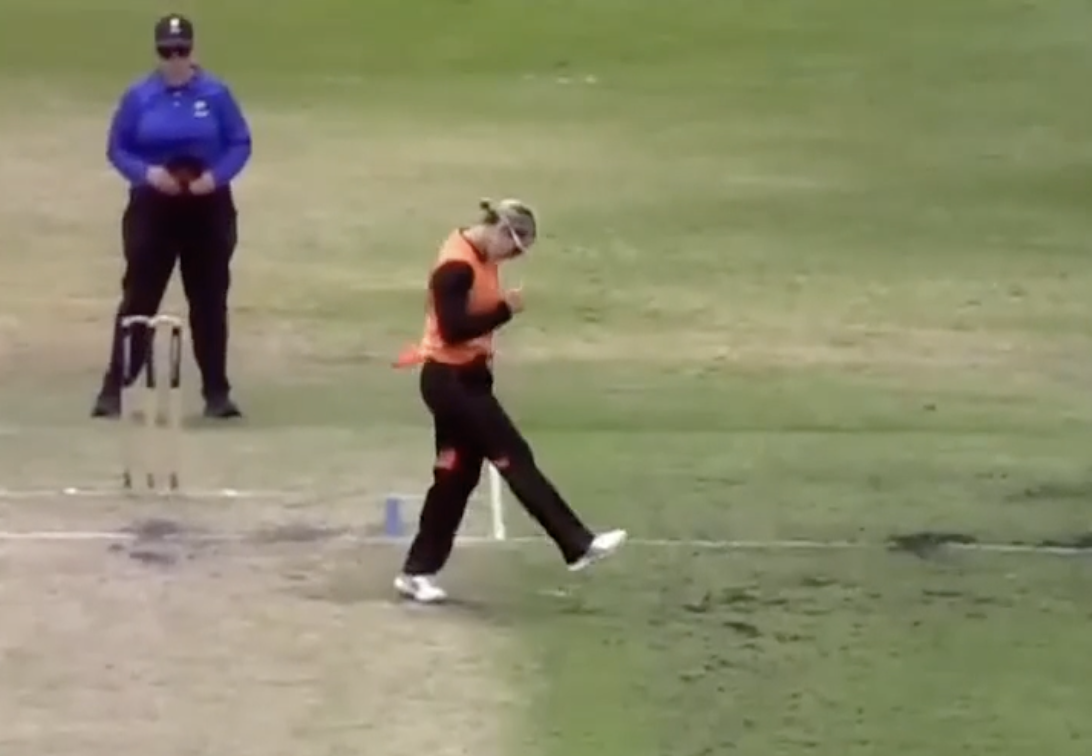 Lilly Mills's 4 for 11 | Match 17