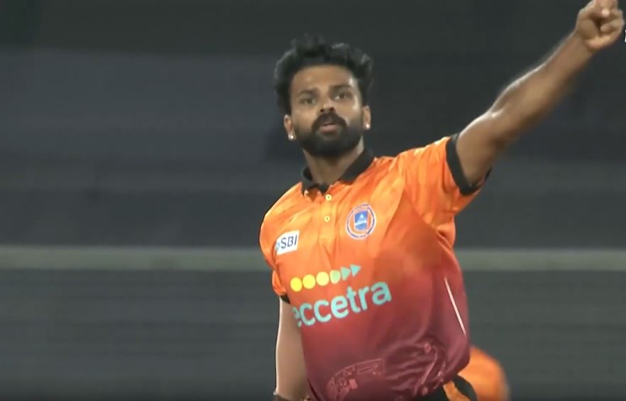 Monu Krishna's 3 for 30 | Match 12