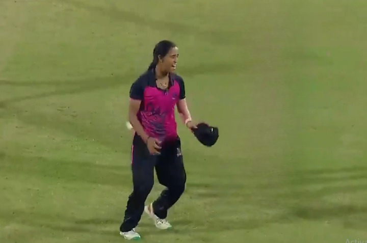 Neelam Bhardwaj's 3 for 20 | Match 2