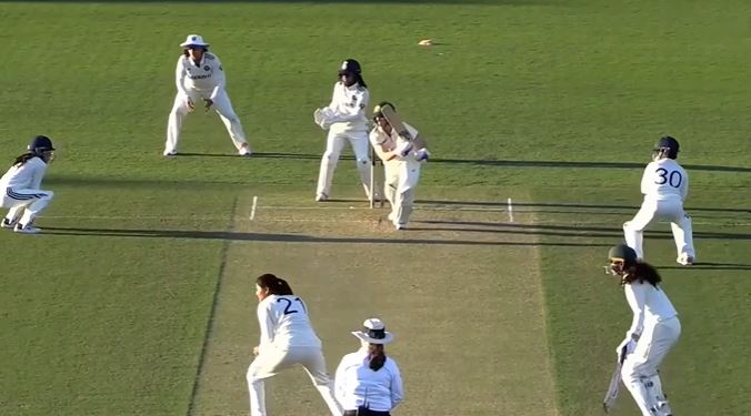 Nicole Faltum's 54 off 91 | One-off unofficial Test, Day 3