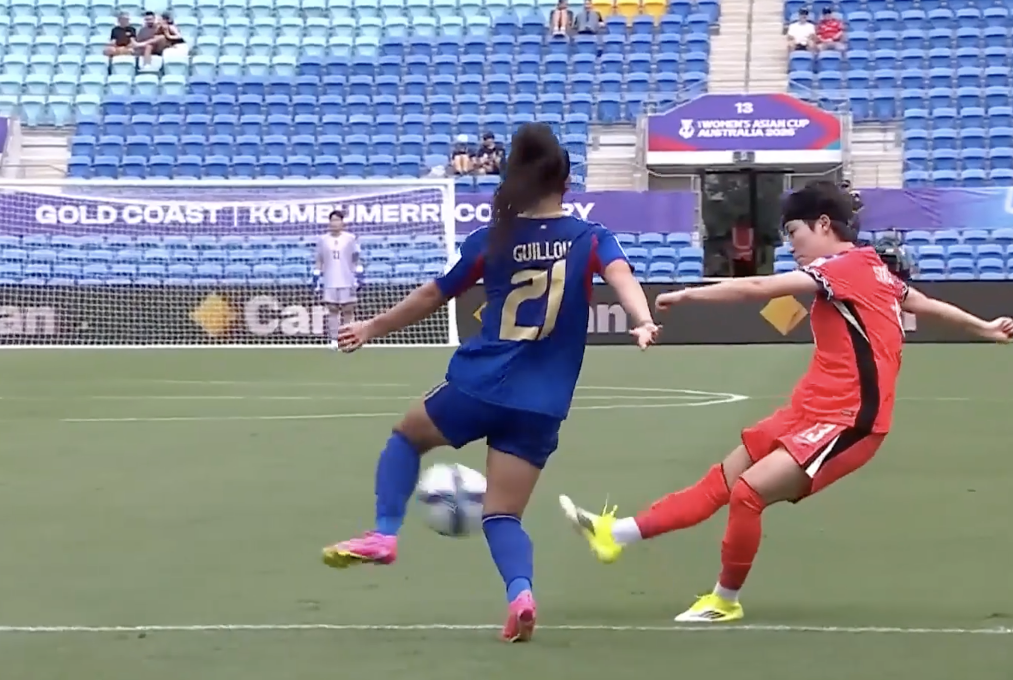 OH MY WORD! Park Soo-jeong's long-range screamer leaves fans awestruck