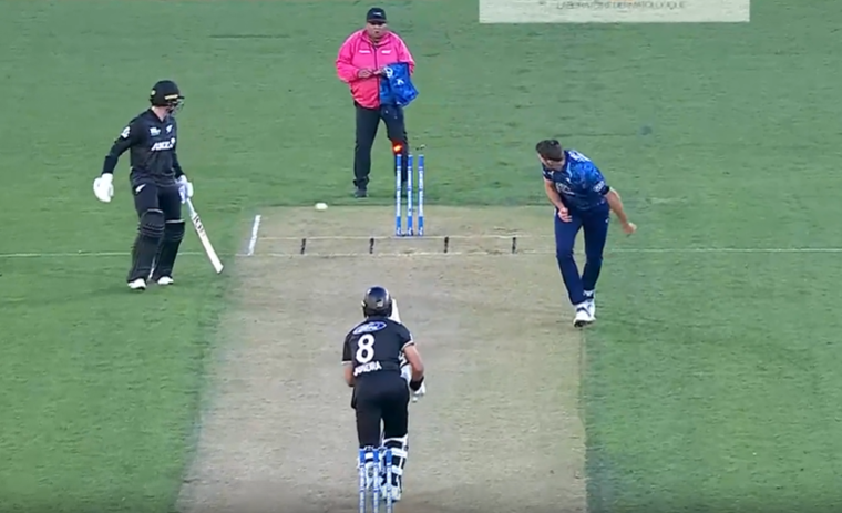 Unbelievable! Rachin Ravindra’s shot took out Devon Conway