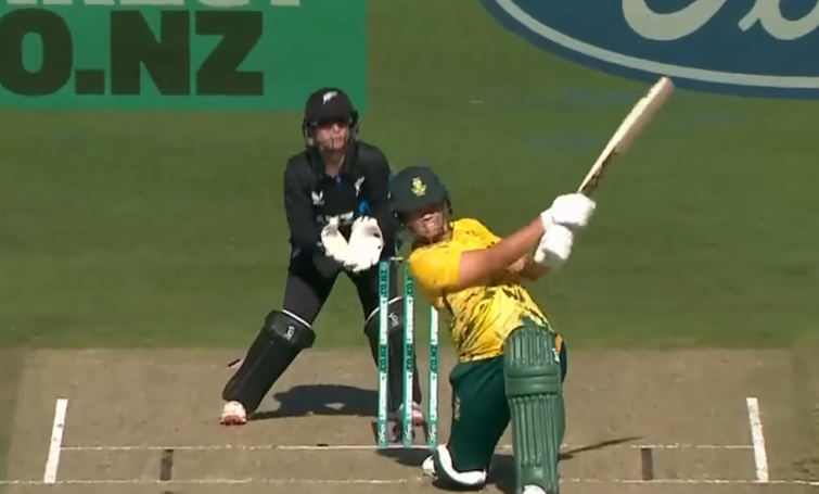 666! Reyneke clears the ropes thrice in a row