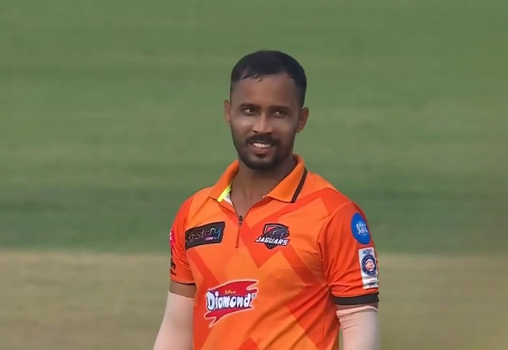 Shivam Shukla's 3 for 20 | Match 8