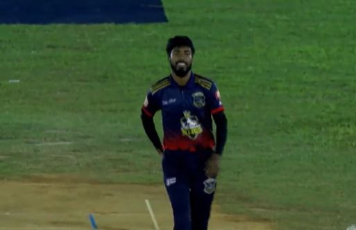 Sahab Alam's 3 for 10 | Match 33