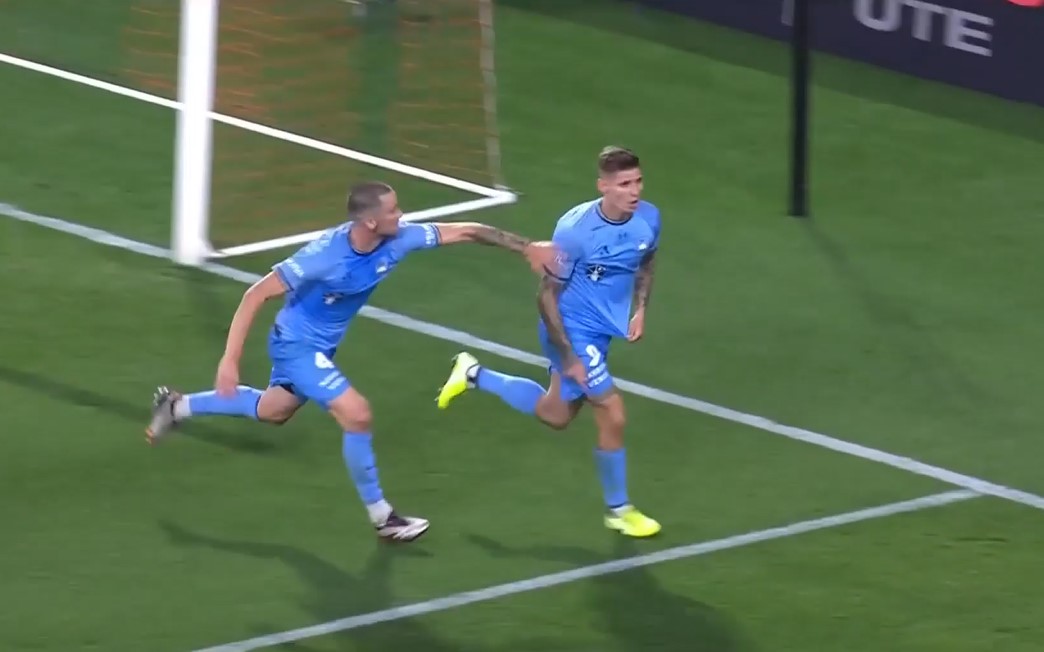 Klimala's timely trike! Double assist powers Sydney FC ahead!