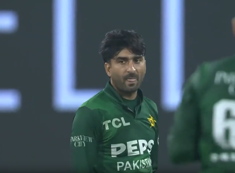 Salman Mirza's 3 for 18 | 1st T20I