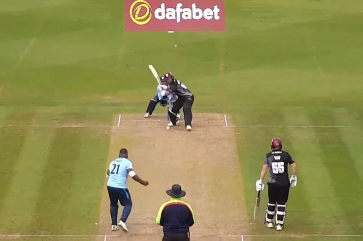Somerset vs Derbyshire: Sean Dickson's 86 off 64