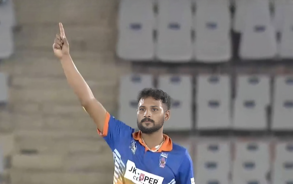 JK Super Strikers vs Agri King's Knights: Sahil Khan's 3 for 17