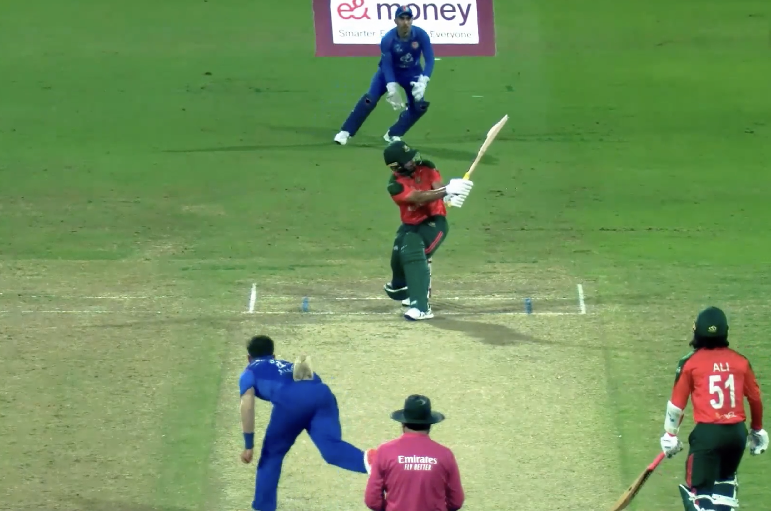 EXQUISITE! Saif flicked Azmatullah for a biggie