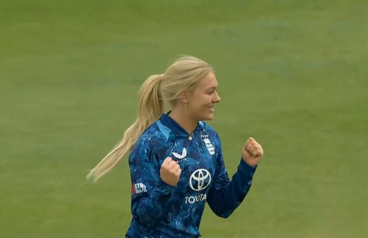 Sarah Glenn's 3 for 21 | 3rd ODI