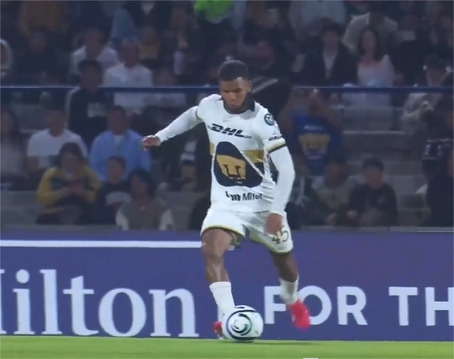 Pedro Vite reduces the deficit with a brilliant free-kick