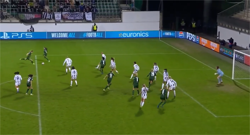 Sarai Linder's late stunner equalises for Wolfsburg Women