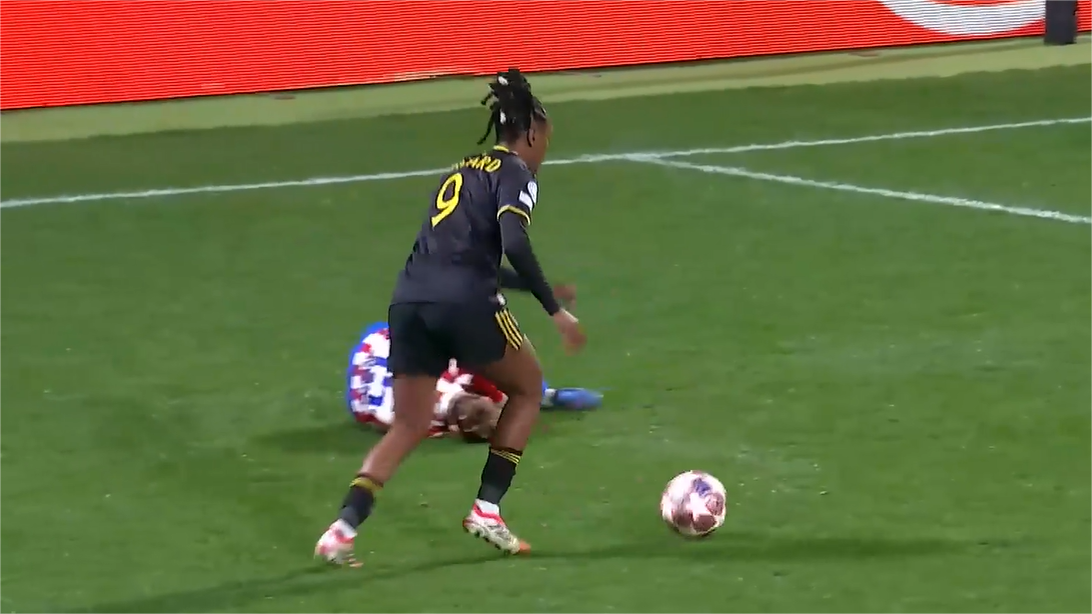 PURE FINESSE! Melvine Malard curls in a spectacular finish