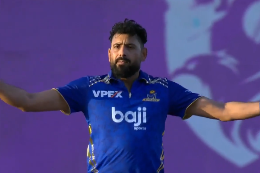 Zahoor Khan's 3 for 16 | Match 21