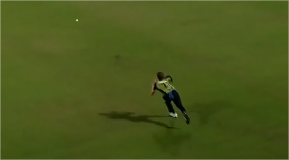 ABSOLUTE BLINDER! Ethan Brookes takes a sensational catch