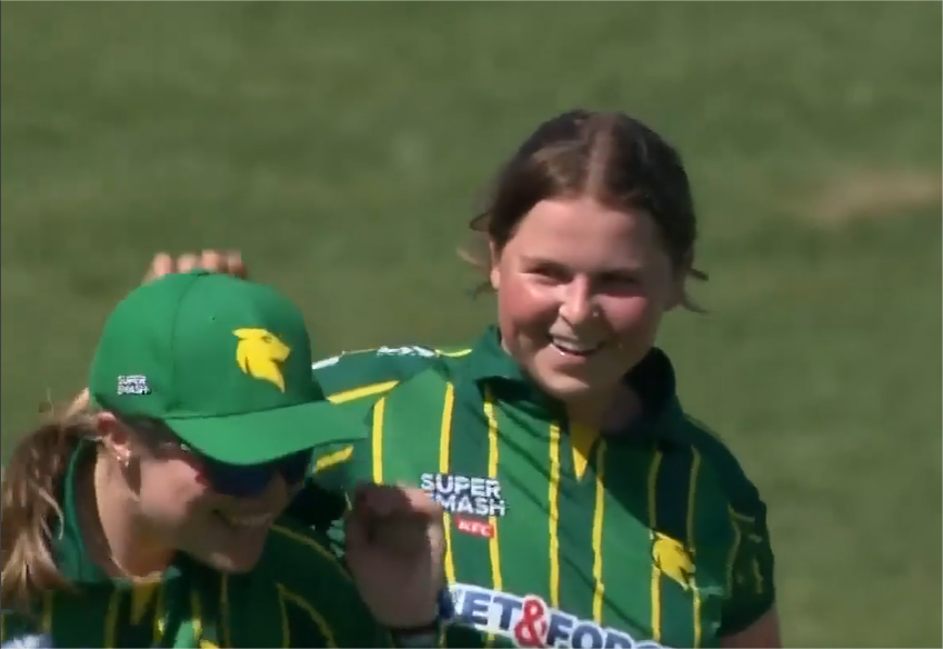 Grace Scrivens's 4 for 13 | Match 21