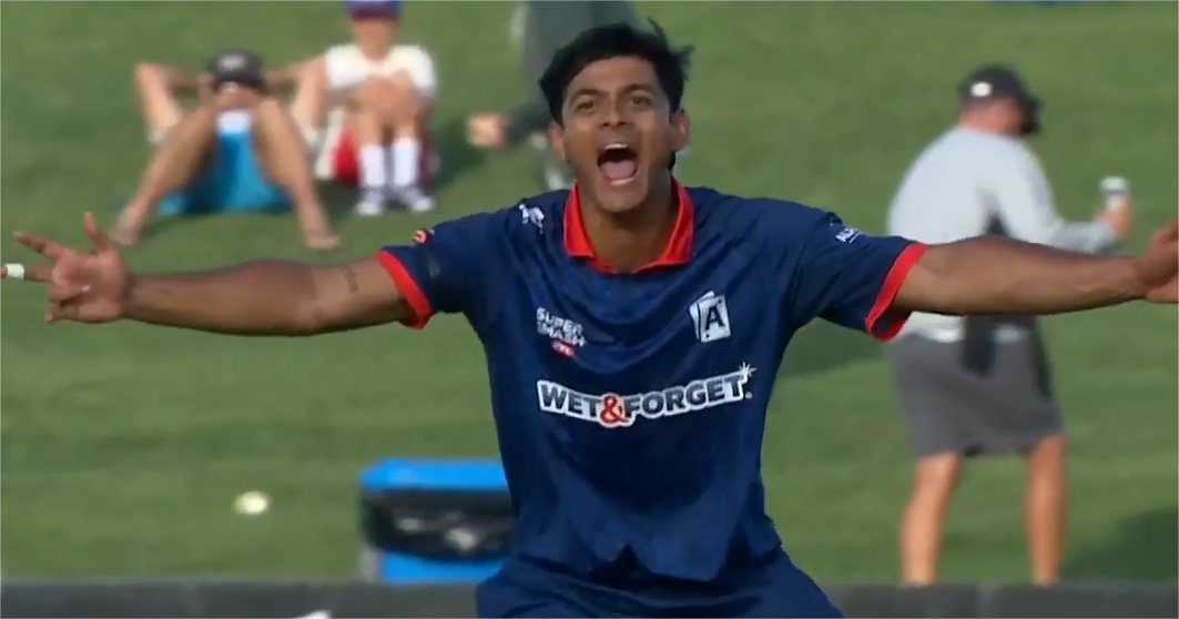 Siddhesh Dixit's 3 for 20 | Match 21