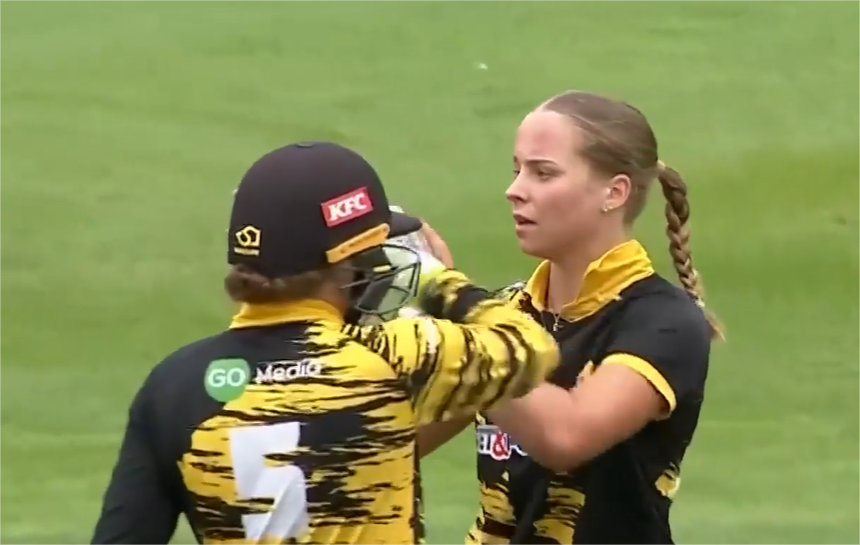 Jess Kerr's 4 for 18 | Match 23