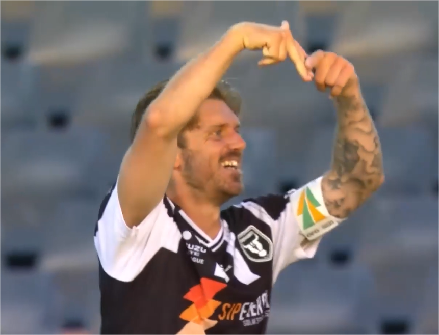 OUTRAGEOUS! Luke Brattan curls one in from 45 Metres