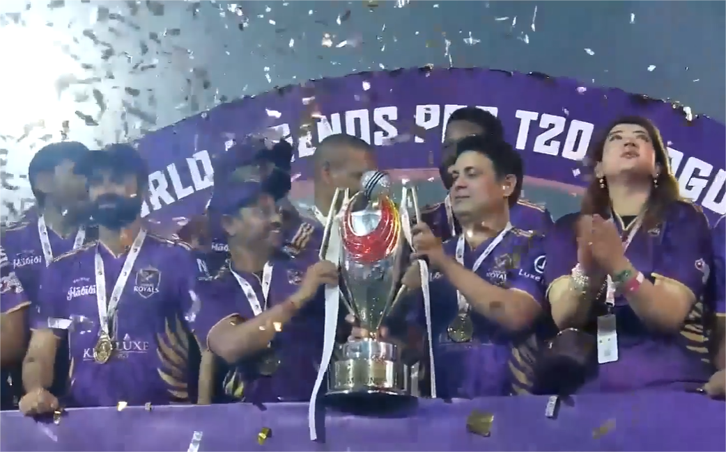 Dubai Royals beat Pune Panthers by 8 wickets | Final