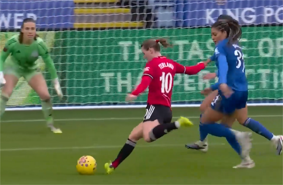 PURE COMPOSURE! Elisabeth Terland slots home smartly