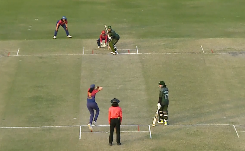 Esha Oza's 3 for 6 | Match 11