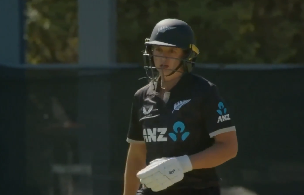 Quickfire Boundaries! Isabella boosts Kiwis to 303