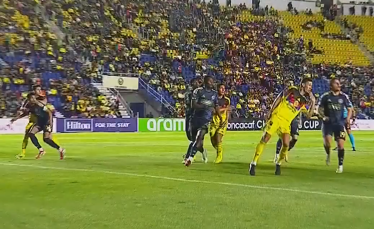 BRILLIANT HEADER! Rodrigo Dourado puts Club America ahead