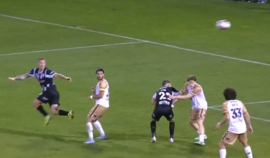 WOWZA! Mitchell's glancing header wins it for Macarthur