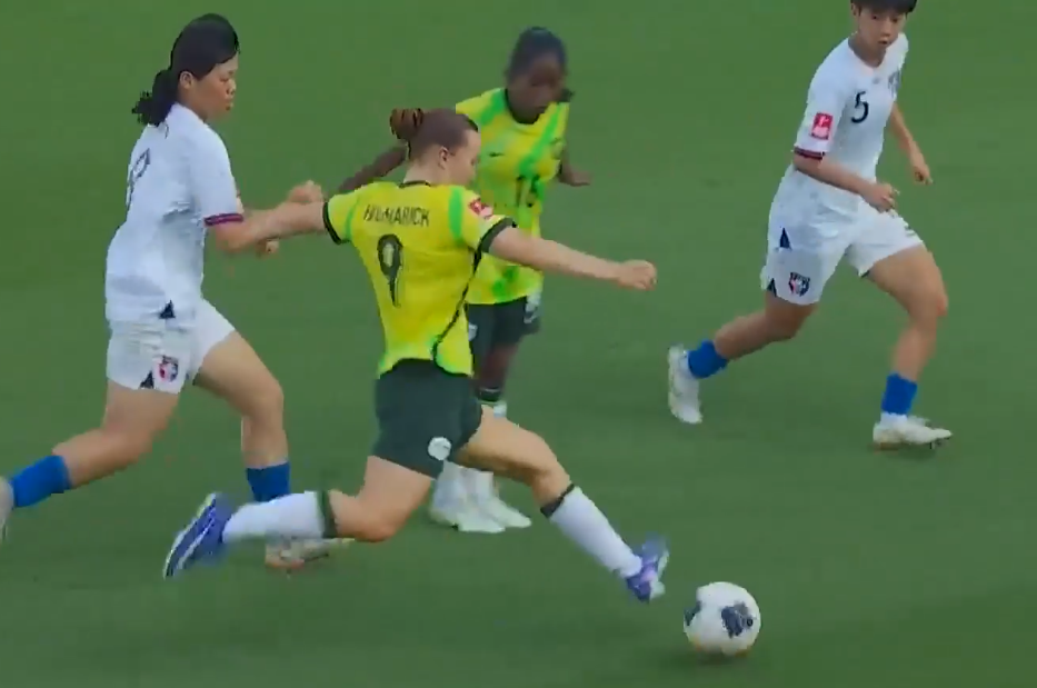 Sharp Finish! Halmarick slots it into the bottom corner