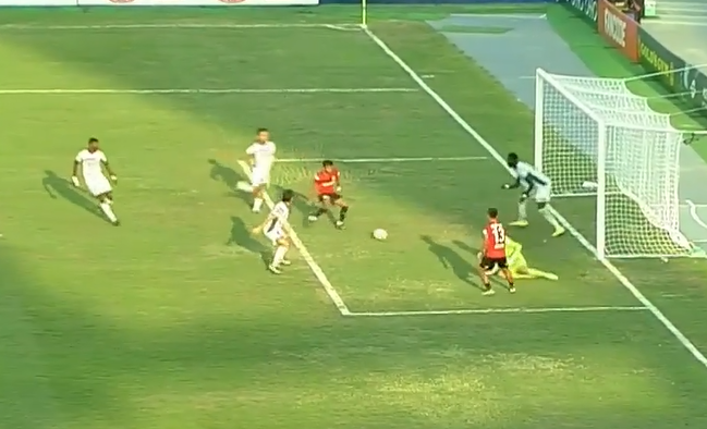 Pure Team Play! Aimen finishes a slick move