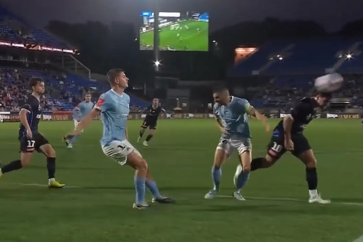 GLANCING HEADER! Guillermo May puts Auckland FC ahead