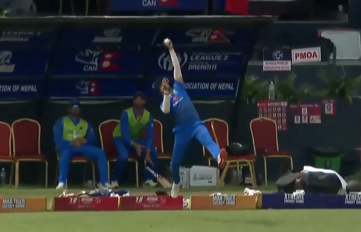 WHAT A GRAB! Haider Ali takes a stunning one handed catch