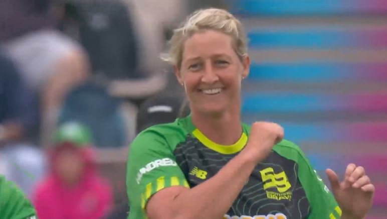 Sophie Devine's 3 for 15 | Match 11