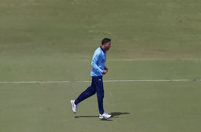 Tanveer Sangha's 3 for 64 | Match 13