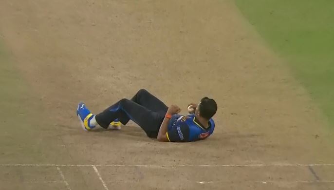 WOW! Tremendous Theekshana pulls off a one-handed blinder