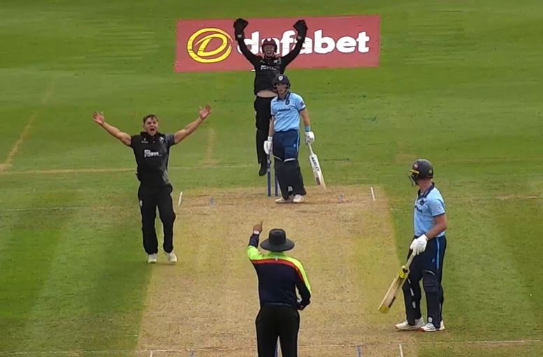 Somerset vs Derbyshire: George Thomas's 3 for 41