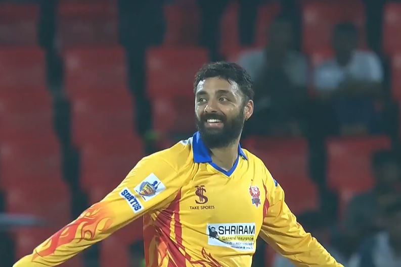 Varun Chakaravarthy's 3 for 25 | Match 14