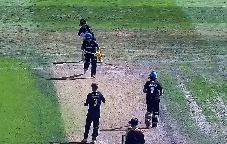 Worcestershire beat Hampshire by 8 wickets 