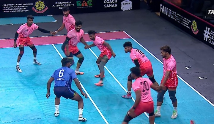 Amaravati Crushers 54-32 Vizag Commandos | Match 42