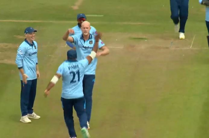 Somerset vs Derbyshire: Zak Chappell's 3 for 54