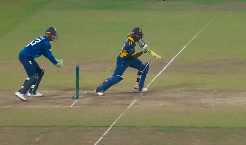 PURE CHAOS! Miscommunication ends in an unlucky run-out