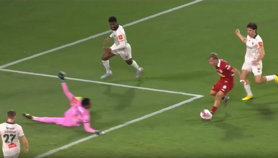 Too Smooth! Luca Jovanovic leaves the defenders in the dust