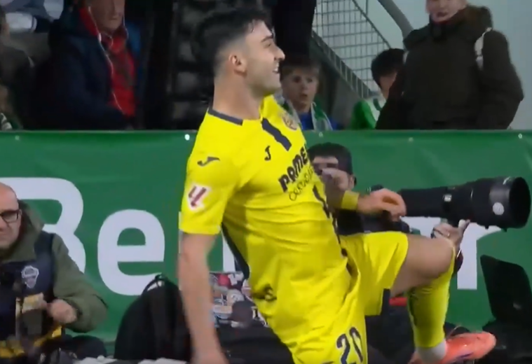 DAZZLING GOAL! Alberto Moleiro breaks the deadlock