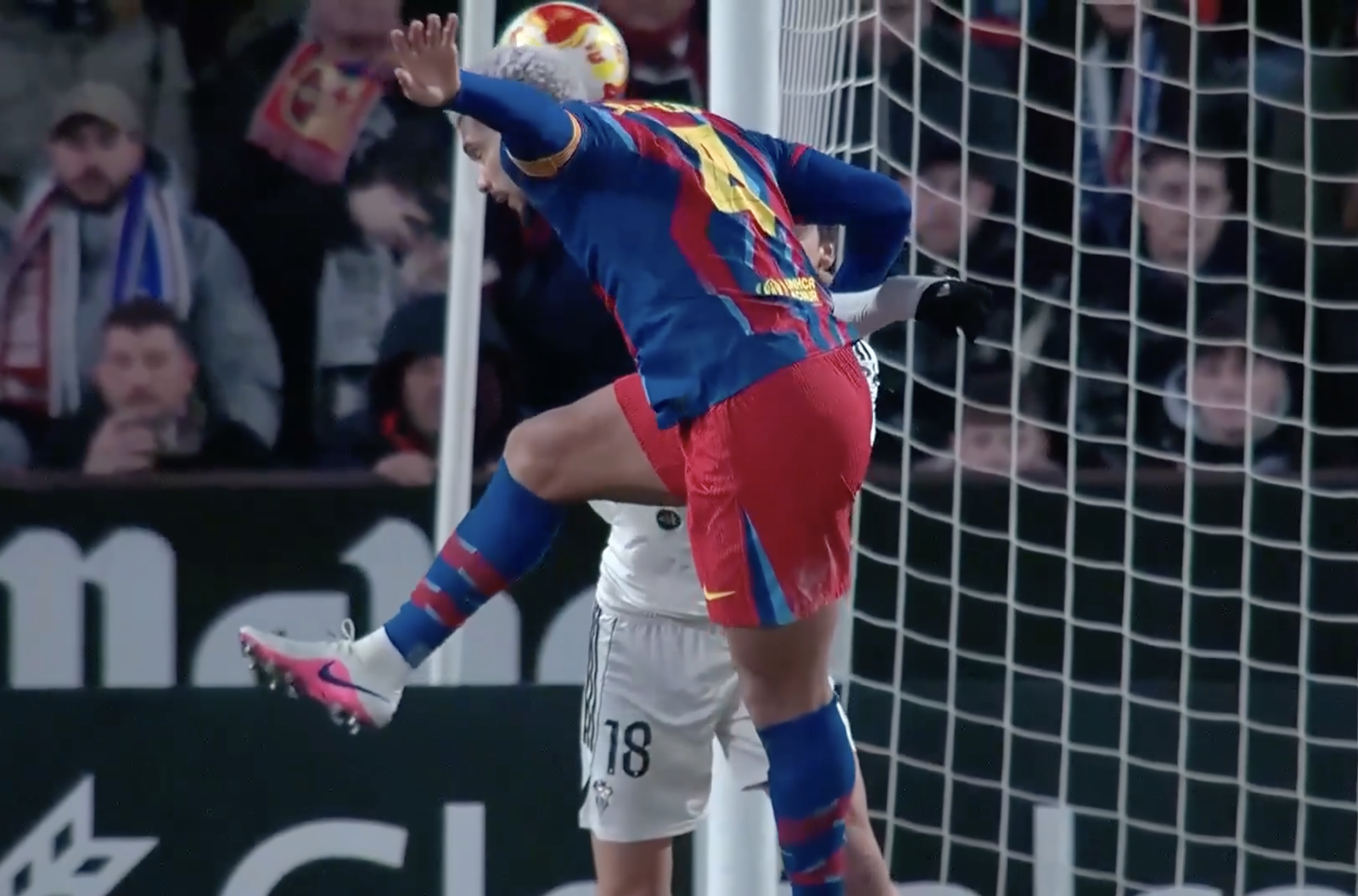 IMPERIOUS HEADER! Ronald Araujo doubles Barca's lead vs Albacete